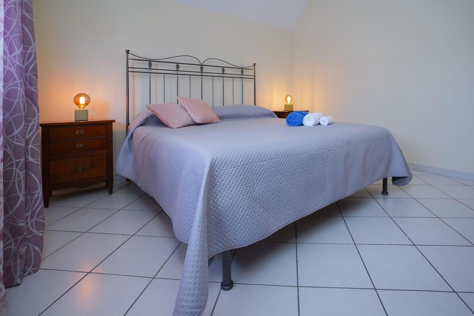 La Casa Di Azzurra Centro Citta Appartamento Fino A 4 Posti Letto E 2 Bagni Foggia Exterior foto